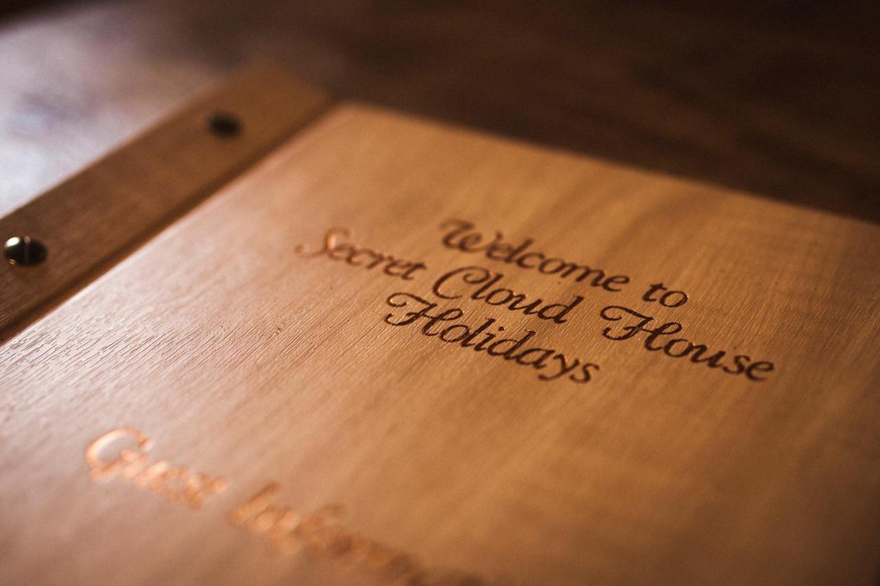 Secret Cloud House Holidays Luxury Yurts With Hot Tubs Cauldon Extérieur photo